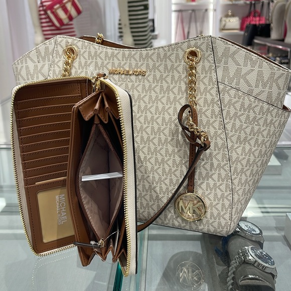 MICHAEL KORS 
Jet Set Large Signature Shoulder Bag & JST Lg CONTINENTAL wallet - Picture 15 of 16